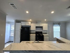 104 Bush Ln in Town 'n' Country, FL - Building Photo - Building Photo