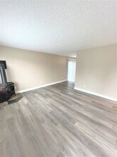 9469-9473-9473 N Saint Louis Ave in Portland, OR - Foto de edificio - Building Photo