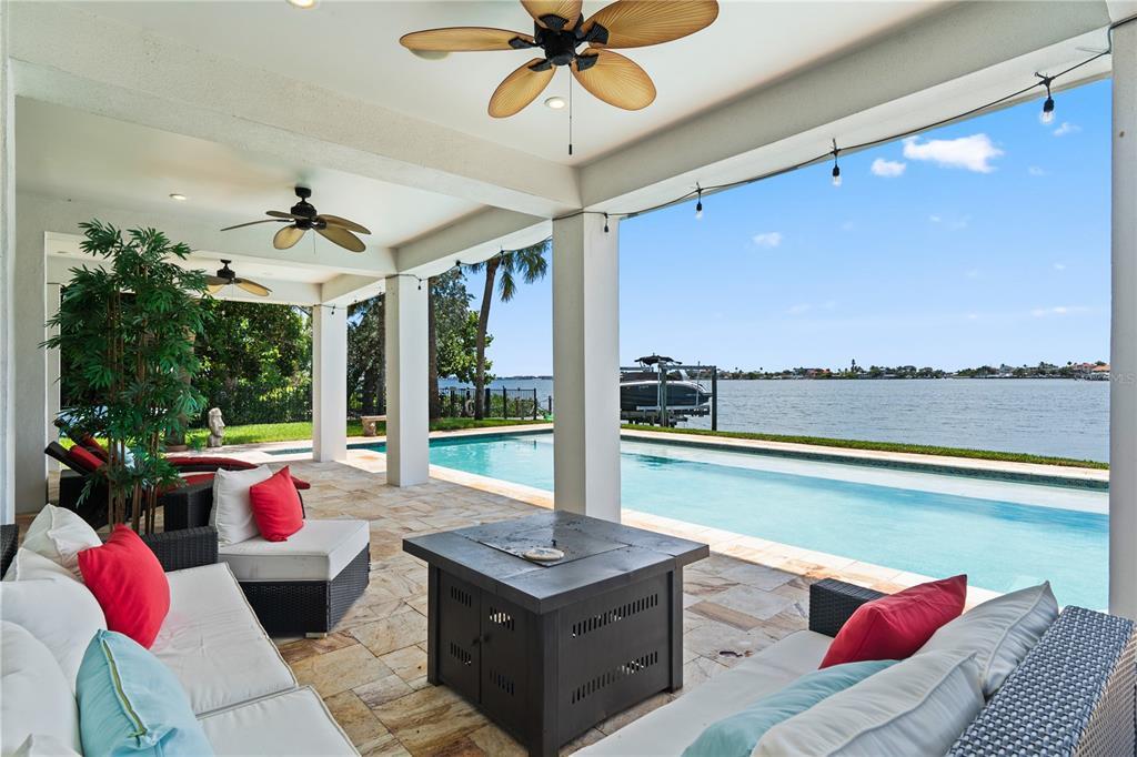 141 Punta Vista Dr in St Pete Beach, FL - Building Photo