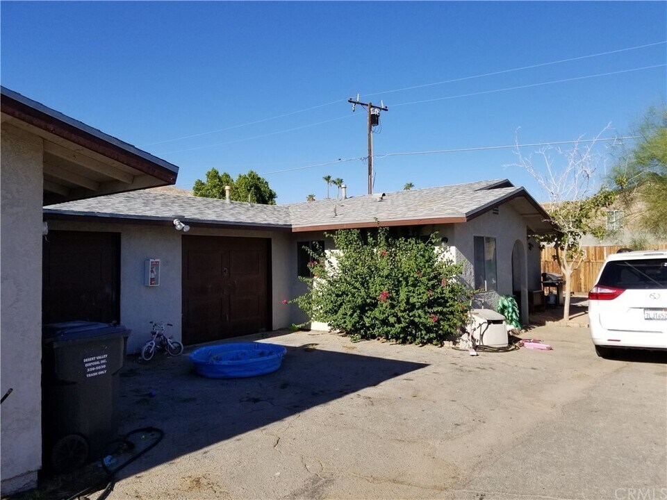13440 Quinta Way in Desert Hot Springs, CA - Foto de edificio