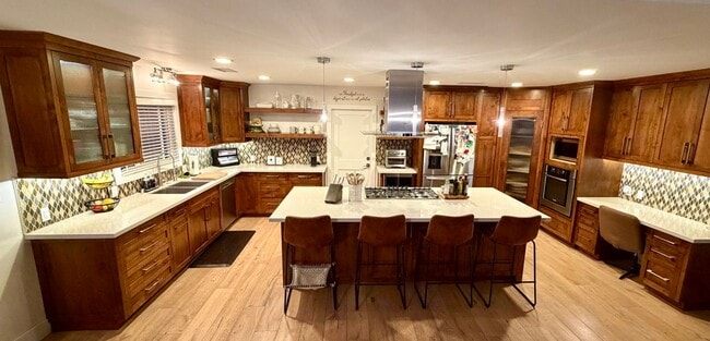 17712 Collins Cir in Huntington Beach, CA - Building Photo - Building Photo