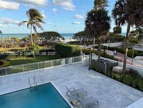 4301 Collins Ave, Unit # 208 in Miami, FL - Foto de edificio - Building Photo