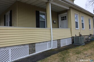 6 Mary St in Shelton, CT - Foto de edificio - Building Photo