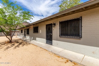 1402 W Becker Ln in Phoenix, AZ - Building Photo - Building Photo