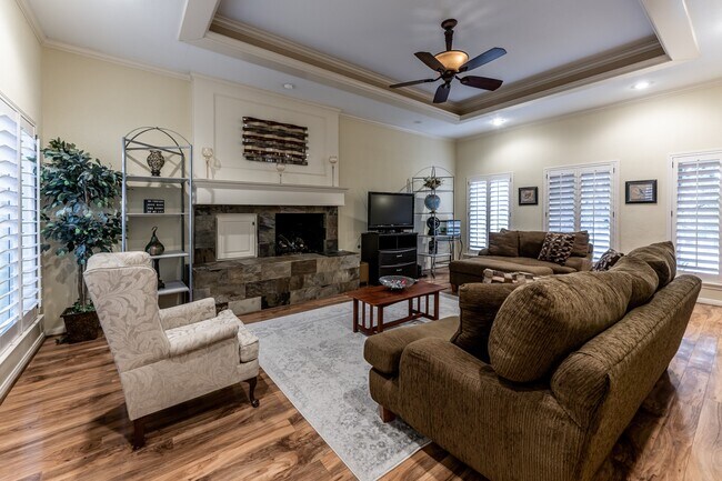 422 River Oaks Dr in Huntsville, TX - Building Photo - Building Photo