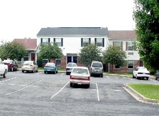 Washington Square Apartments in Berryville, VA - Building Photo - Building Photo