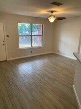 9238 Encino Village in San Antonio, TX - Building Photo - Building Photo