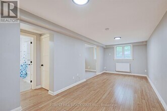 345 Walmer Rd in Toronto, ON - Building Photo - Building Photo