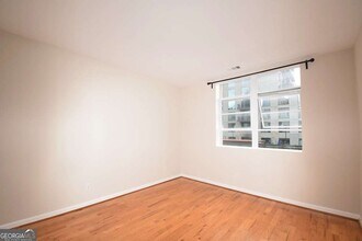 1421 W Peachtree St NE, Unit 307 in Atlanta, GA - Building Photo - Building Photo