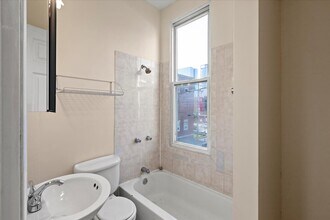229 S Racine Ave, Unit #2 in Chicago, IL - Building Photo - Building Photo