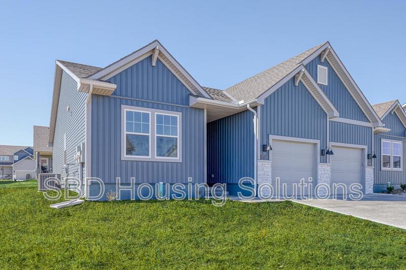 27313 E Oak View Dr in Lee's Summit, MO - Building Photo