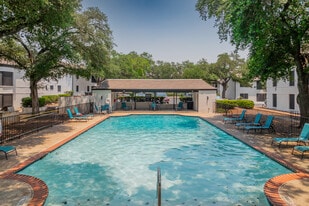 The Landmark at Alamo Heights in San Antonio, TX - Building Photo