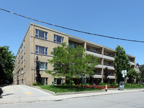 Ranleigh Manor in Toronto, ON - Building Photo - Building Photo