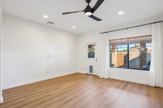 525 N Miller Rd in Scottsdale, AZ - Building Photo - Building Photo