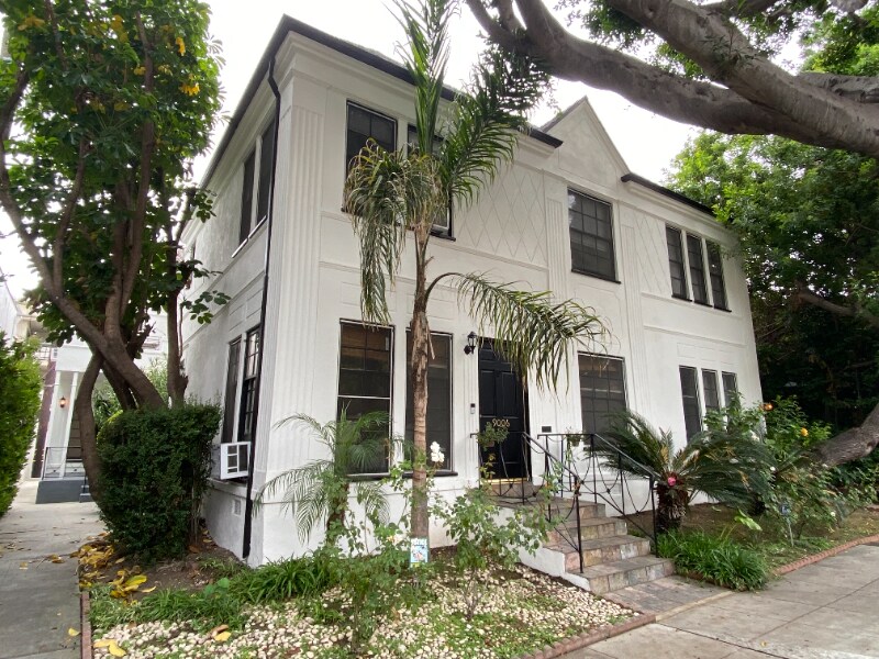 9006 Burton Way in Beverly Hills, CA - Building Photo