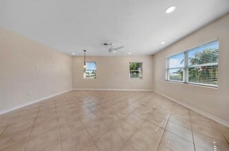 2591 NE 55th Ct, Unit 208 in Fort Lauderdale, FL - Foto de edificio - Building Photo