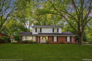 126 Orchardale Dr in Rochester Hills, MI - Building Photo