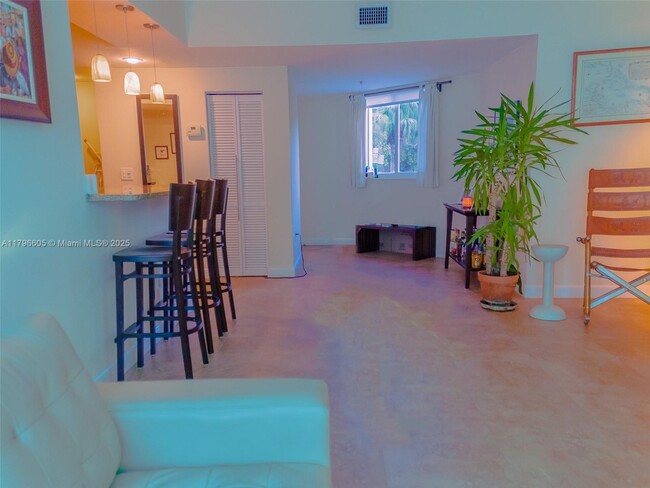 50 Ocean Lane Dr, Unit 101 in Key Biscayne, FL - Building Photo - Building Photo