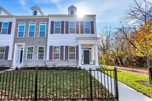 502 Gilder Dr in Carmel, IN - Building Photo