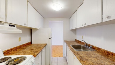 335 MacLaren St. – The New Yorker in Ottawa, ON - Building Photo - Building Photo