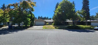 16811 NE 32nd St in Bellevue, WA - Building Photo