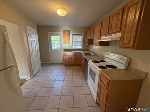 22 Ohear Ave in Enfield, CT - Building Photo - Building Photo