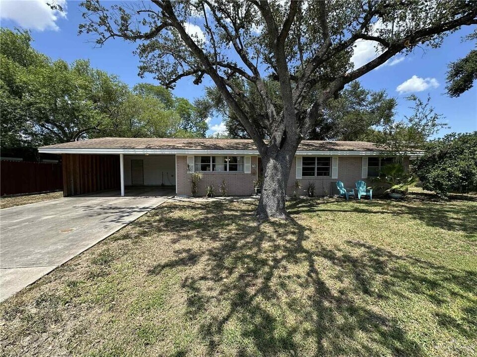 1706 Hibiscus Ave in McAllen, TX - Building Photo