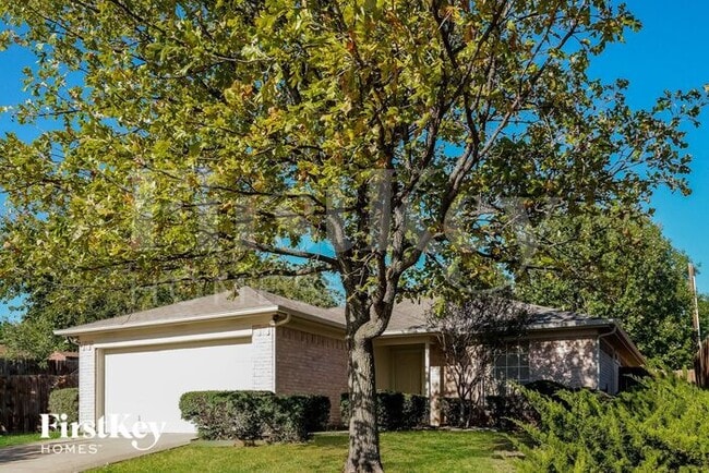 924 NW Summercrest Blvd in Burleson, TX - Building Photo - Building Photo