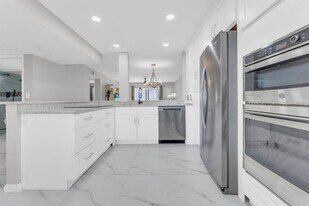 7192 Huntington Ln in Delray Beach, FL - Building Photo