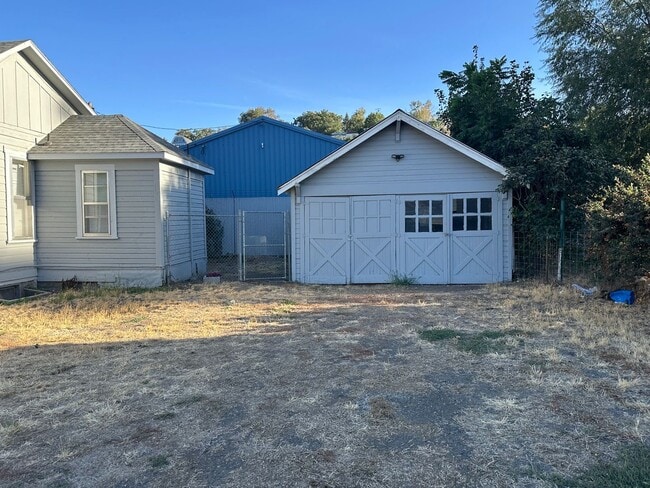614 SE Emigrant Ave in Pendleton, OR - Building Photo - Building Photo