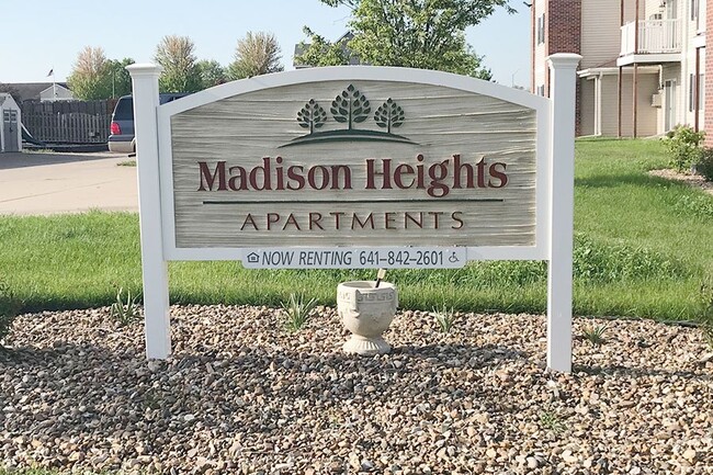 Madison Heights in Knoxville, IA - Building Photo - Building Photo