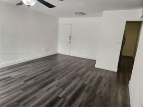 7245 SW 94th Pl in Miami, FL - Building Photo - Building Photo