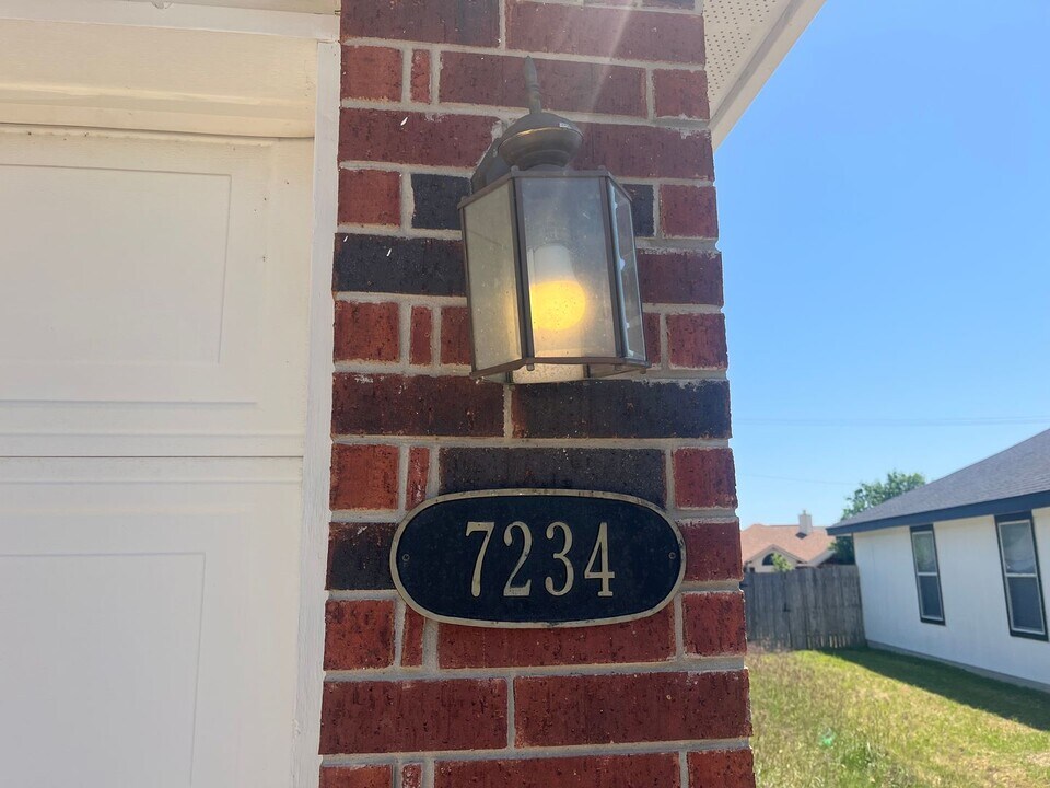 7234 Autumn Acres in Converse, TX - Building Photo