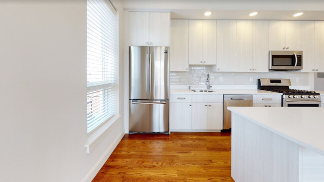 1 Everett Square, Unit 900 in Boston, MA - Building Photo - Building Photo