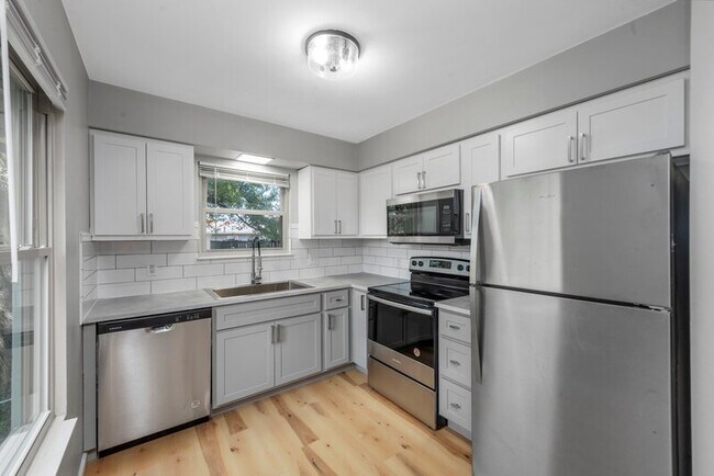 property at 1005 N Keebler Ave