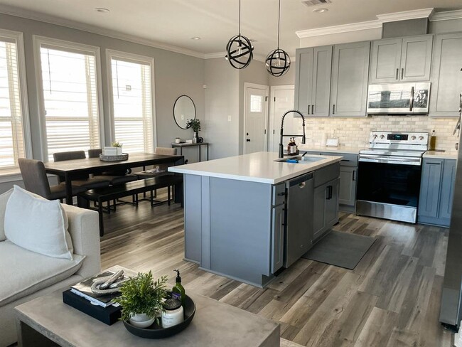 property at 1028 Melneeka Ln