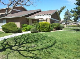 2851 W Ave J4 in Lancaster, CA - Building Photo