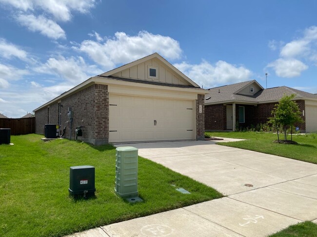 14174 Inglebert St in Pilot Point, TX - Foto de edificio - Building Photo