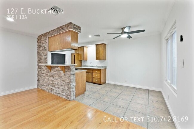property at 127 E Buckthorn St