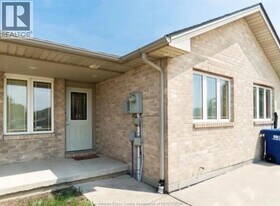 4316 Tumbleweed Cres in Windsor, ON - Building Photo