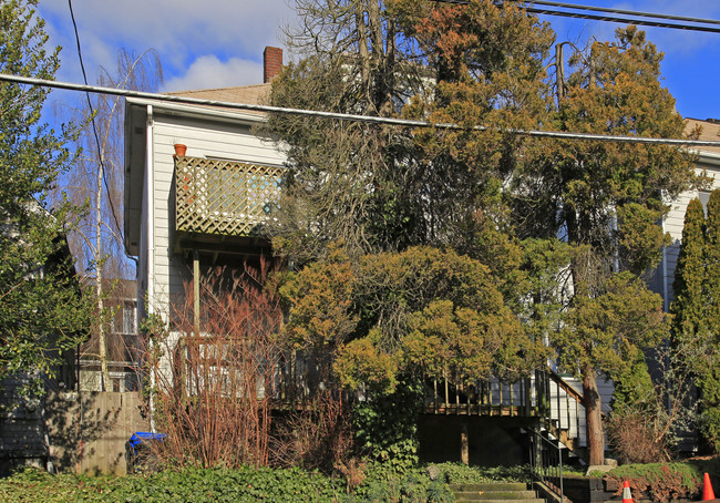 1204 E Denny Way in Seattle, WA - Building Photo - Building Photo