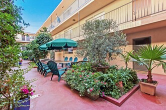 12246 Montana Ave in Los Angeles, CA - Building Photo - Interior Photo