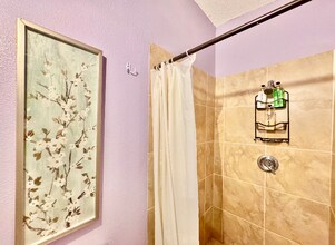 5333 Longridge Ave in Las Vegas, NV - Foto de edificio - Building Photo