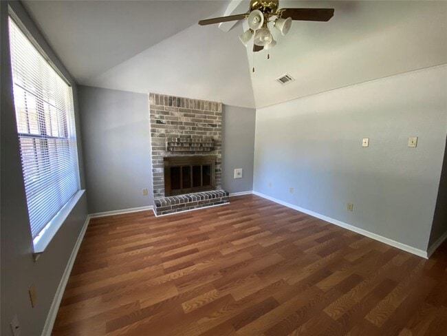 2714 Sherwood Hollow Ln in Houston, TX - Foto de edificio - Building Photo