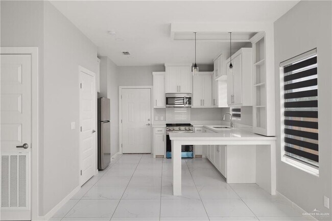 11 Deluxe St in Alamo, TX - Building Photo - Building Photo