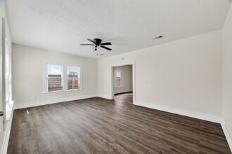 1511 Scharpe St in Houston, TX - Foto de edificio - Building Photo
