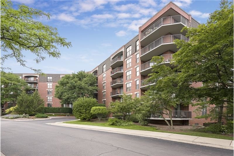 511 Aurora Ave-Unit -UNIT 118 in Naperville, IL - Building Photo