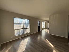 229 Cedarwood Ave in Bolingbrook, IL - Building Photo - Building Photo