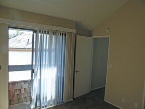 950 W Lambert Rd in La Habra, CA - Foto de edificio - Building Photo