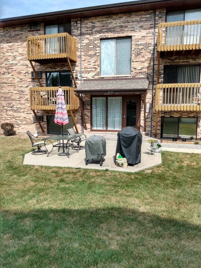 8242 Woodland Dr Apartments and Nearby Darien Apartments For Rent